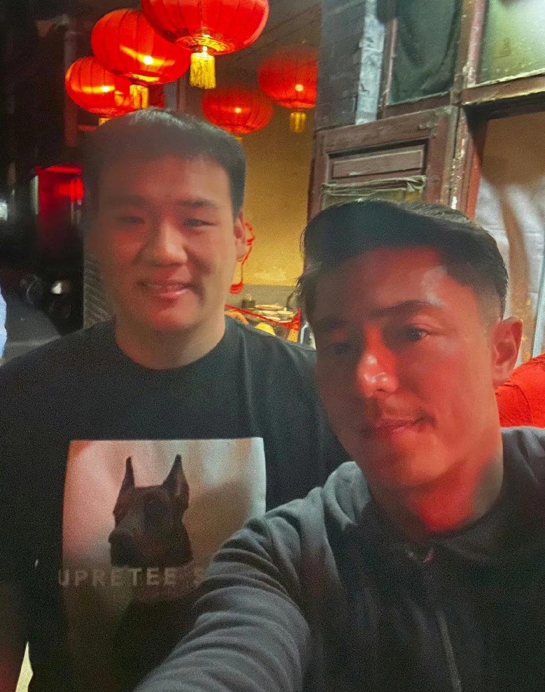 别人可能是假帅，但是霍建华是真的帅！
无论什么场合，基本都不化妆！有颜值就是这么