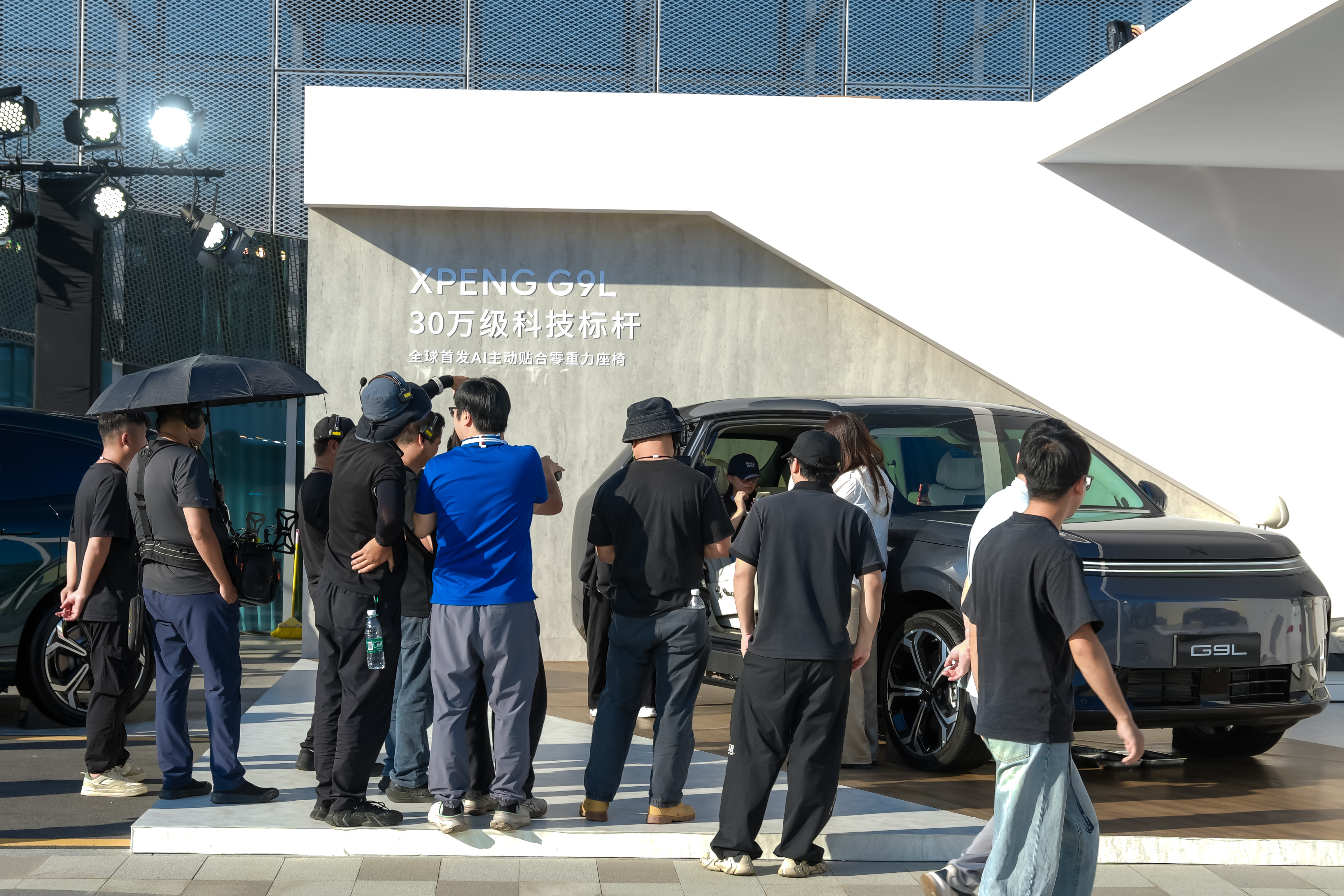 小鹏G9L今晚预售小鹏G9L全球首秀广州现场，气氛拉满——黄金大五座科技旗舰自带