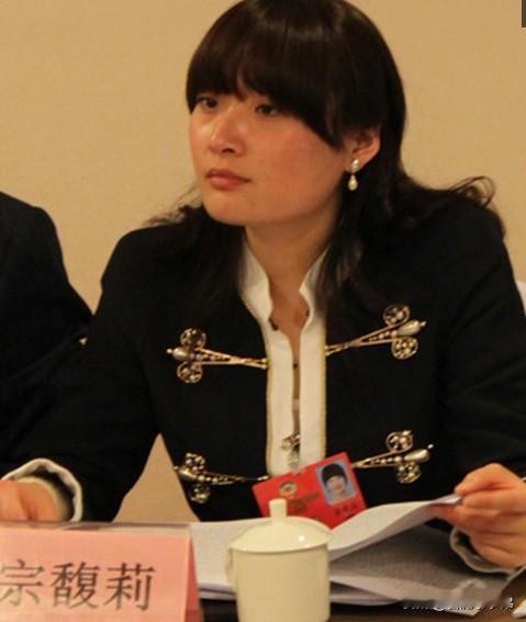 带定位聊本地新鲜事知情人士爆料：宗馥莉辞去娃哈哈集团董事长与法人代表职务，老话说