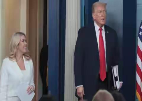 特朗普给9个记者9种回答 特朗普这操作真是让人摸不着头脑，给9个记者9种回答。白