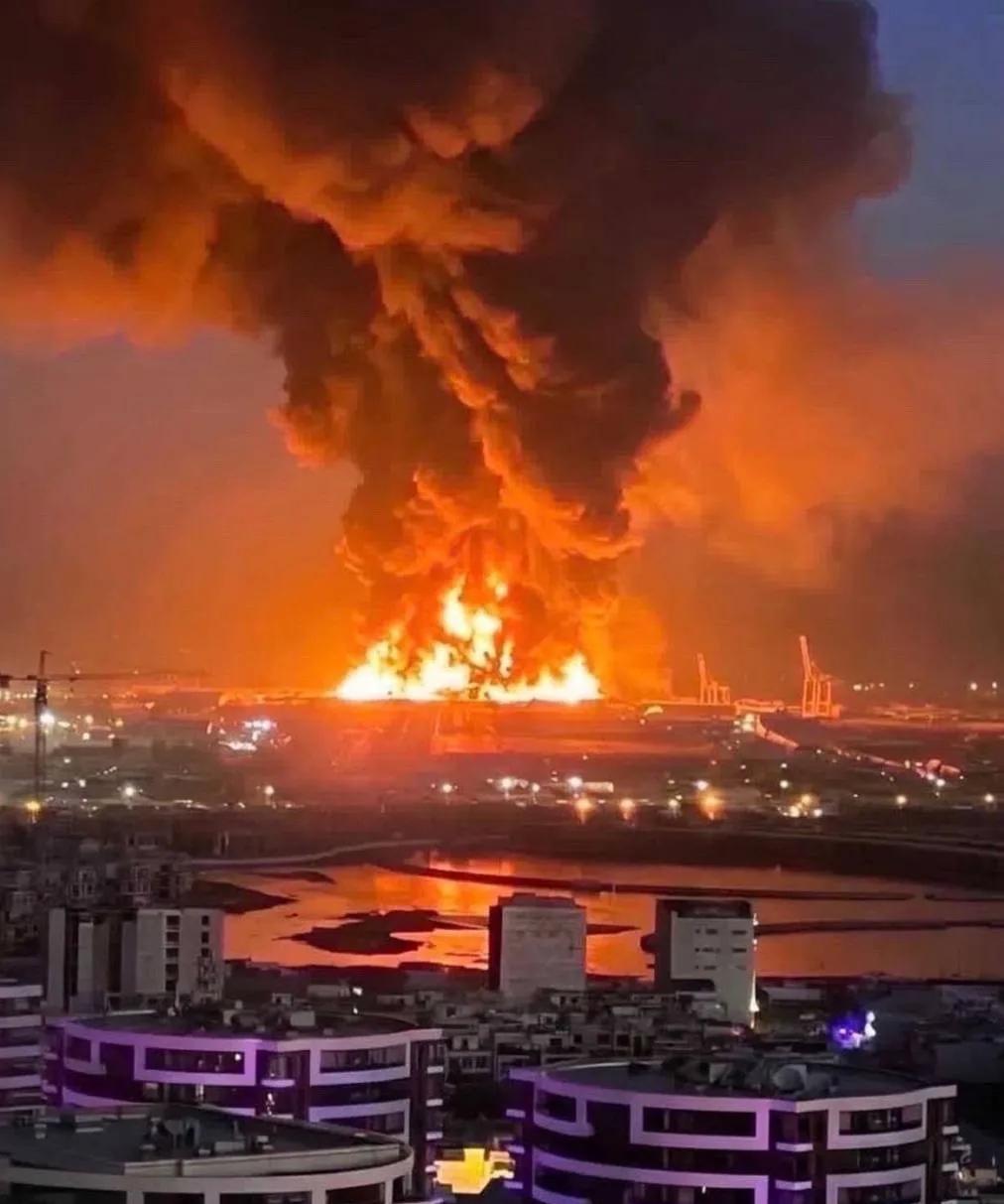 《华尔街日报》称，伊朗声称只打击美国在波斯湾国家的基地，这是在撒谎。实际上，德黑