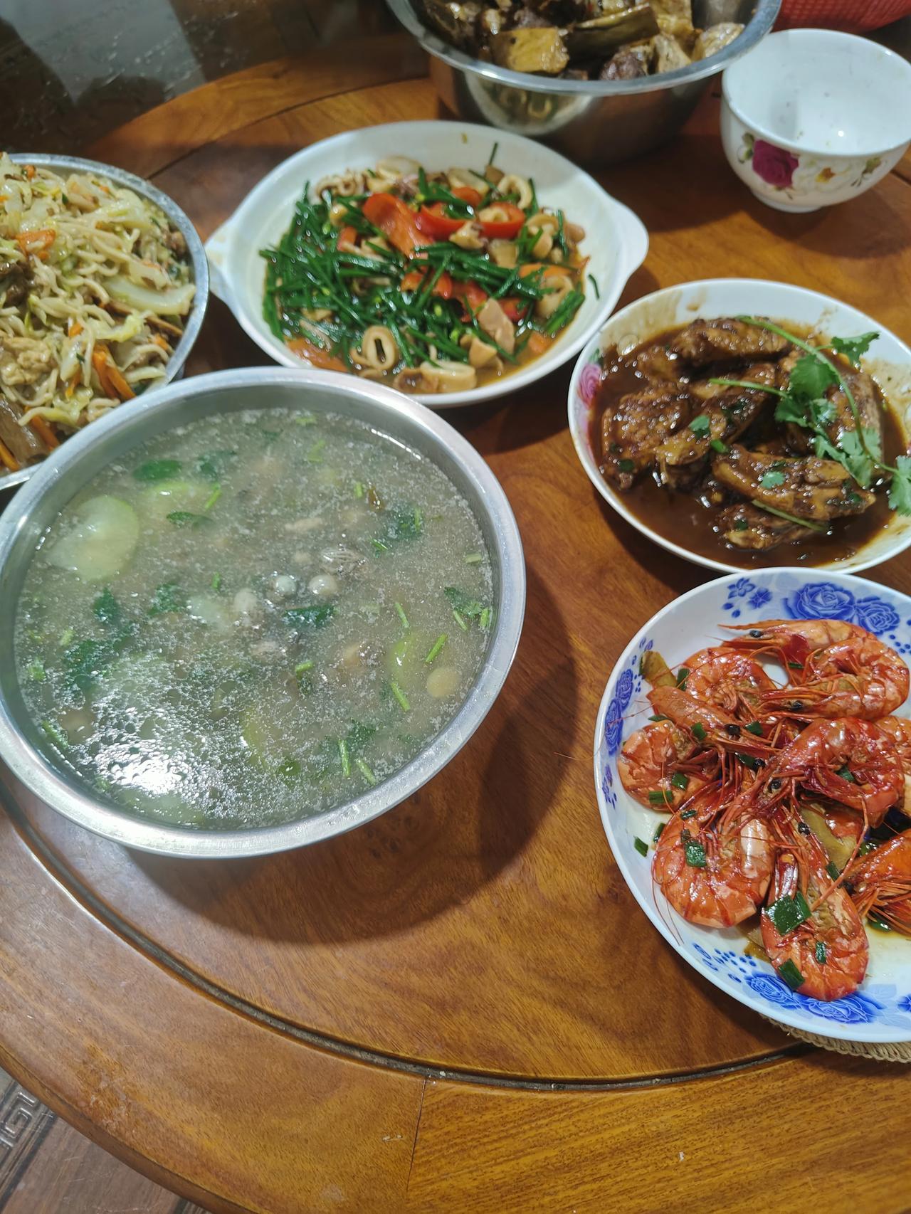 中秋团圆饭，你们家昨晚都吃什么呢？#晒出我家中秋团圆饭#