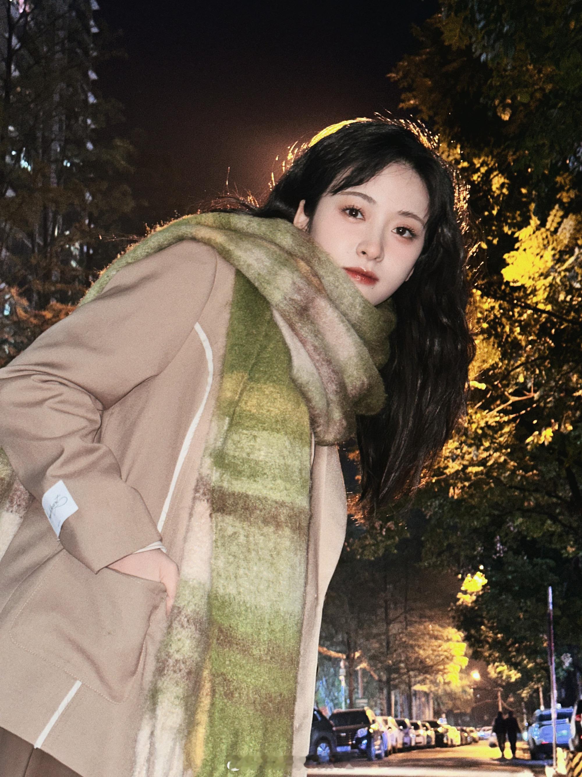 沈月夜色氛围随拍路灯下的小姑娘 