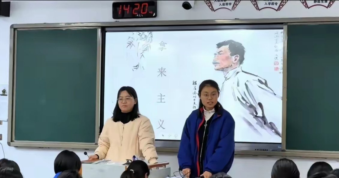 一山不能容二虎，除非……双师课堂，两个教师要配合得非常默契，上课每人说一段，作业