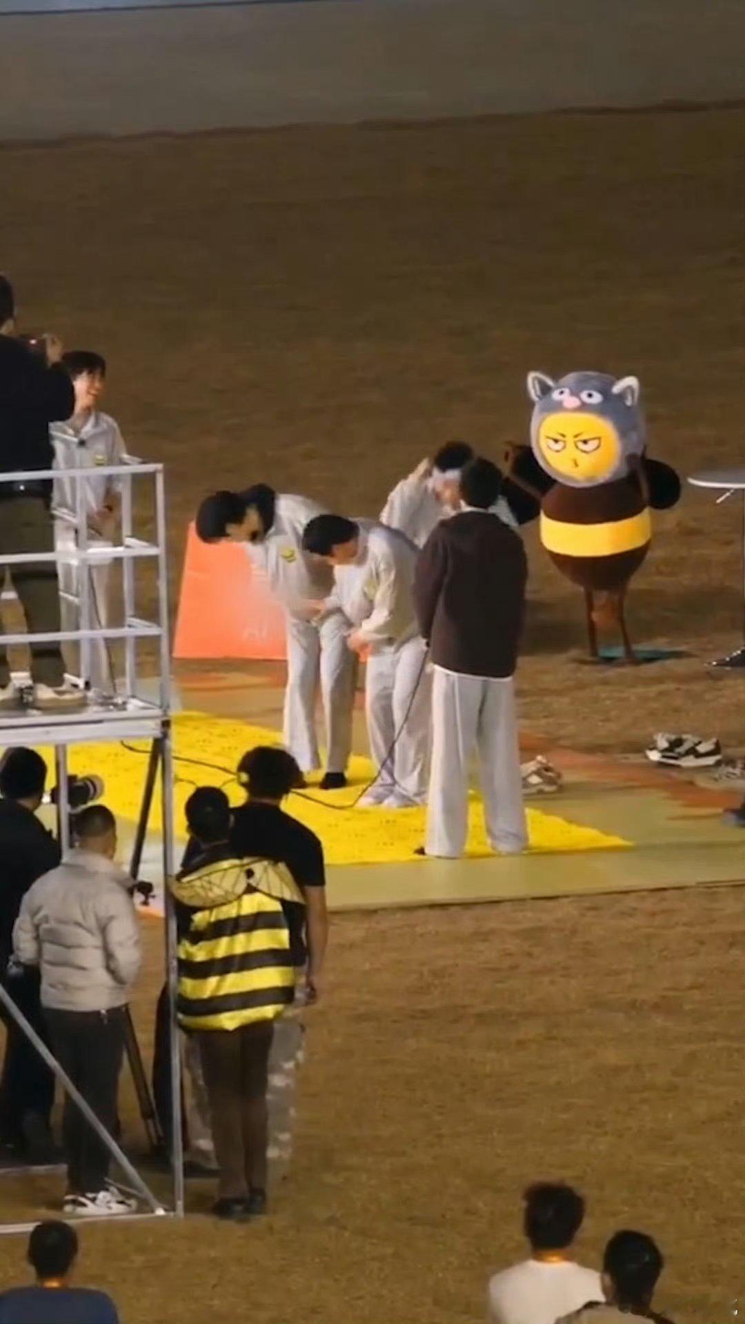 把我和魏大勋杨迪徐志胜的疼痛共享关了 魏大勋杨迪徐志胜这疼痛共享也太绝了！一人疼