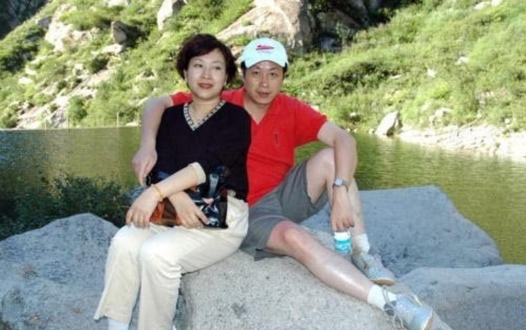 [微风]著名主持人罗京，去世多年后，母亲患上老年痴呆，妻子带着儿子改嫁了一位富商