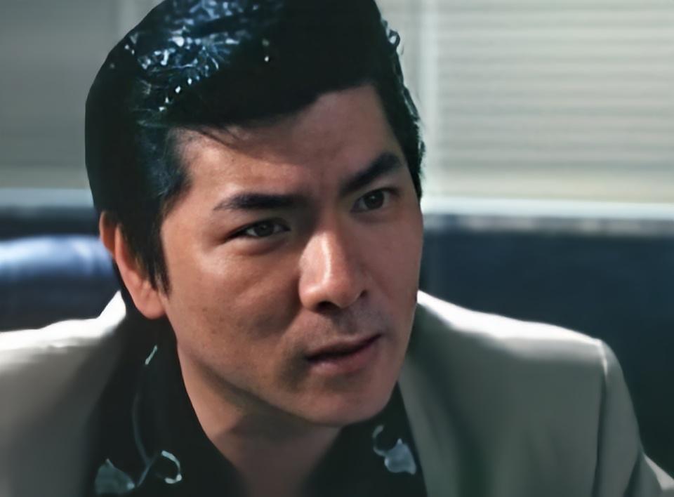 他是曾经在香港电影界叱咤风云的演员，以反派角色闻名的他，原本在演艺事业上有着不俗