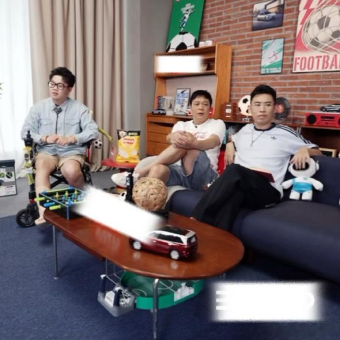 范志毅给哈兰德讲球果然专业的人干专业的事儿，范志毅在讲球的时候真的是带来了很多不
