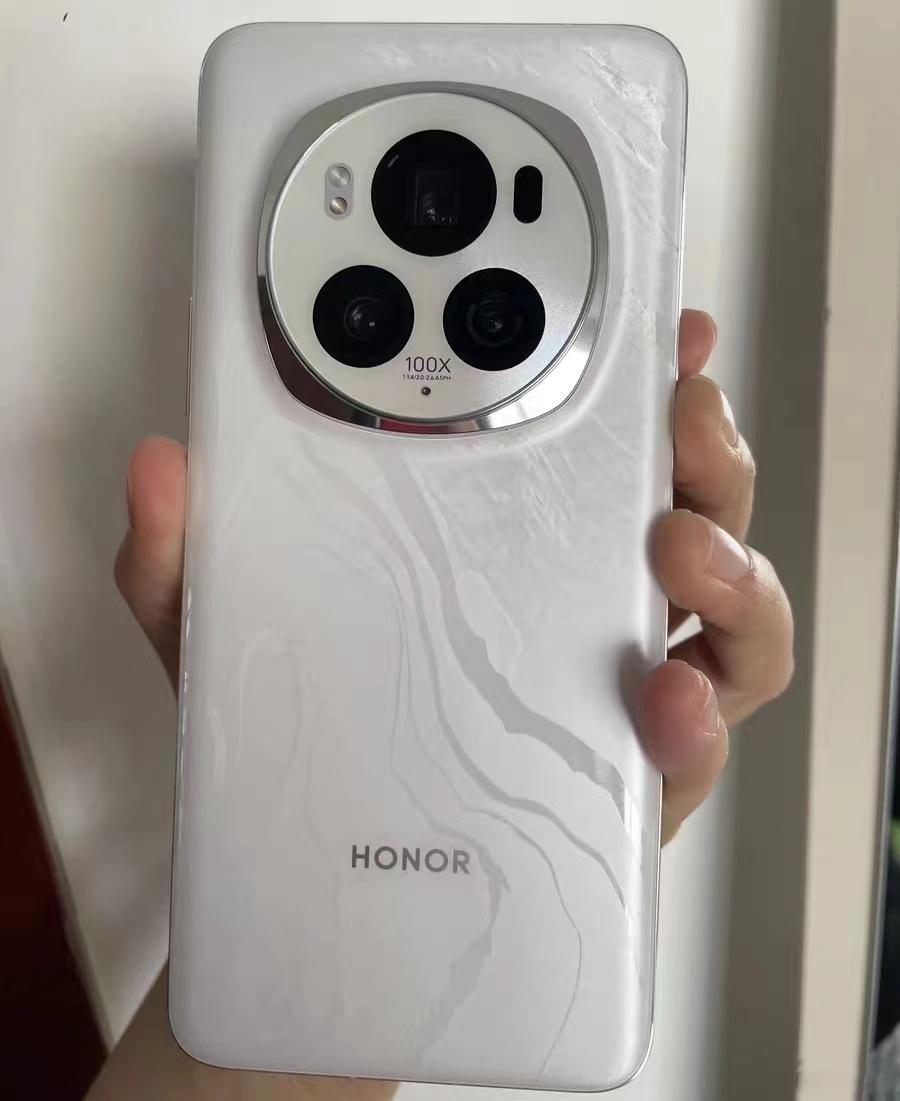 荣耀Magic6 Pro

如果你买了Magic6 Pro，应该不会戴保护壳，因