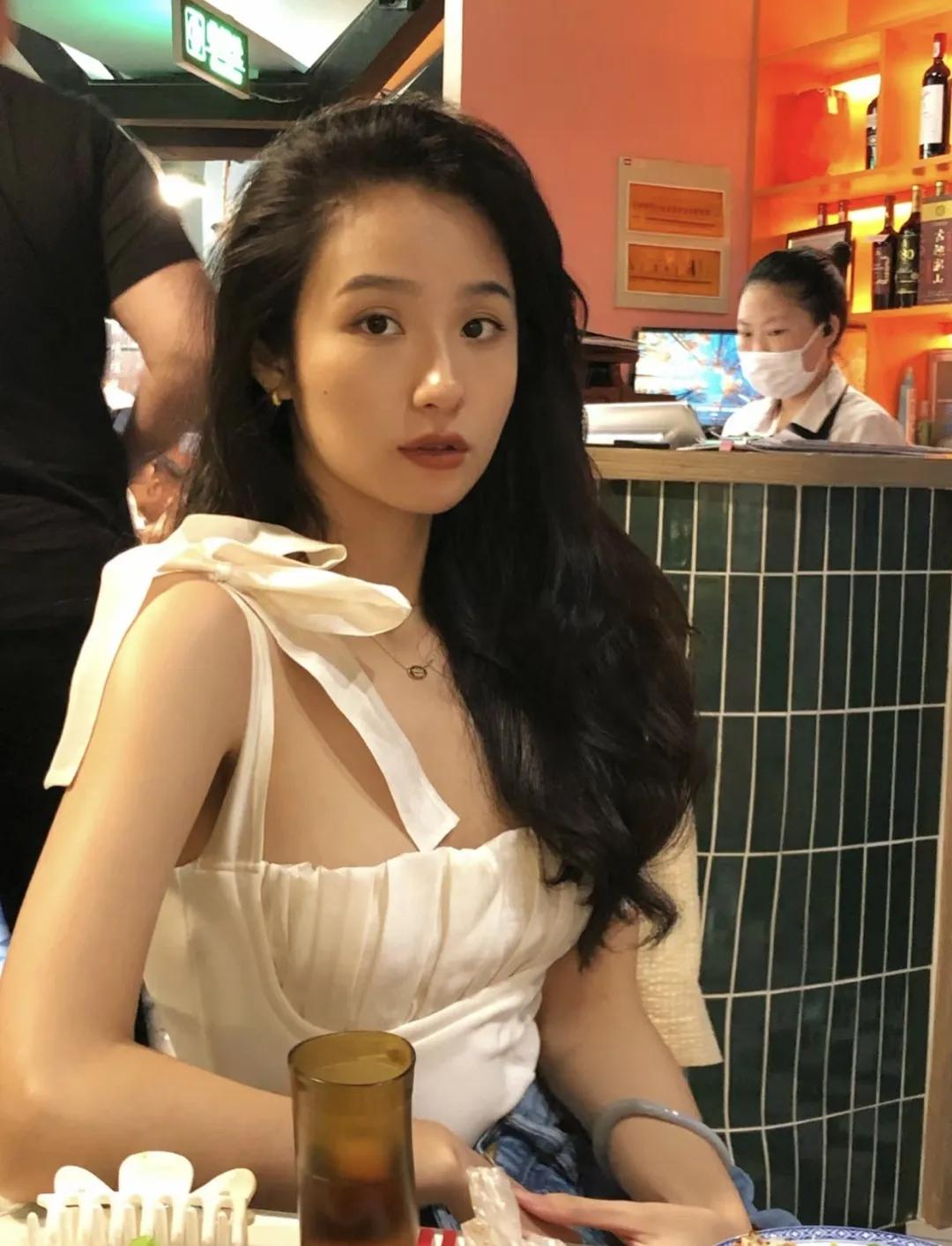 过两天和亲家见面，商量女儿的婚事，我和老伴商量了一周，决定向他们提出以下9点要求