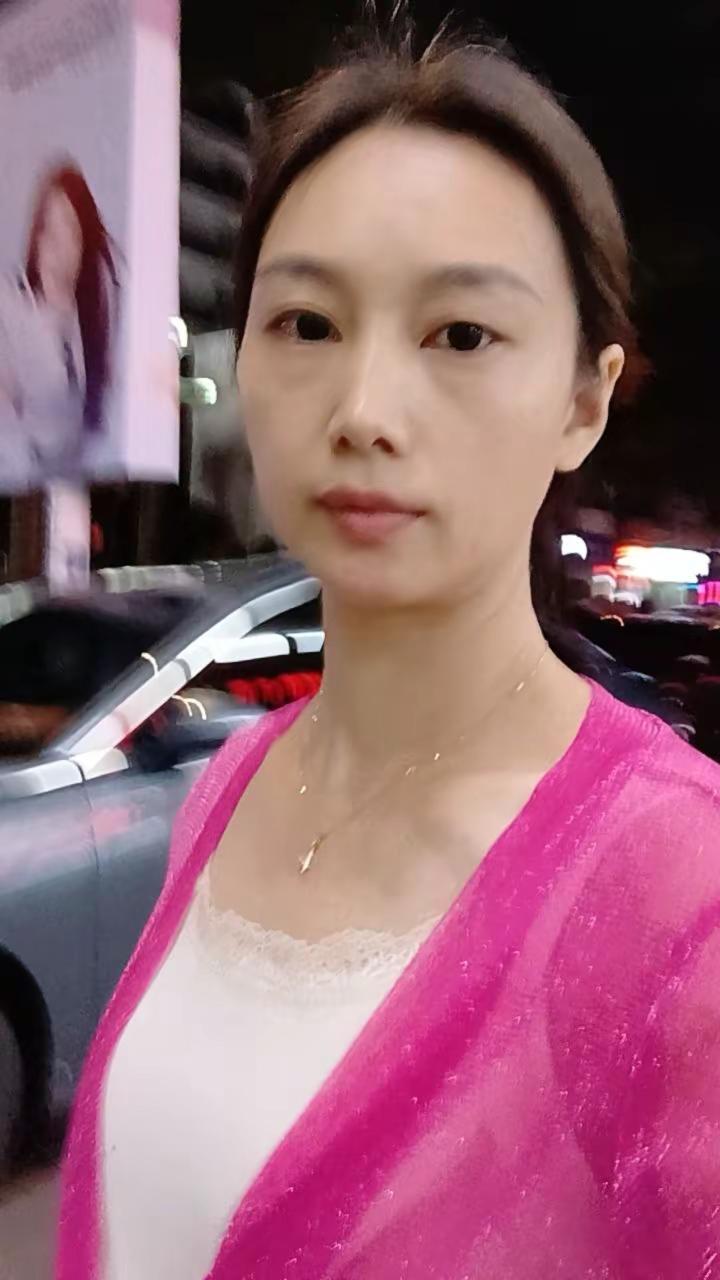 人生就是不断的遇见，又匆匆再见。这一生，我们会遇见很多人，可大多数人只能陪伴一程