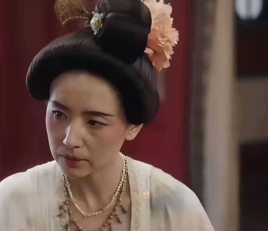 董洁出演的《国色芳华》！这造型，这妆容，简直没有一星半点当年的神韵！ 