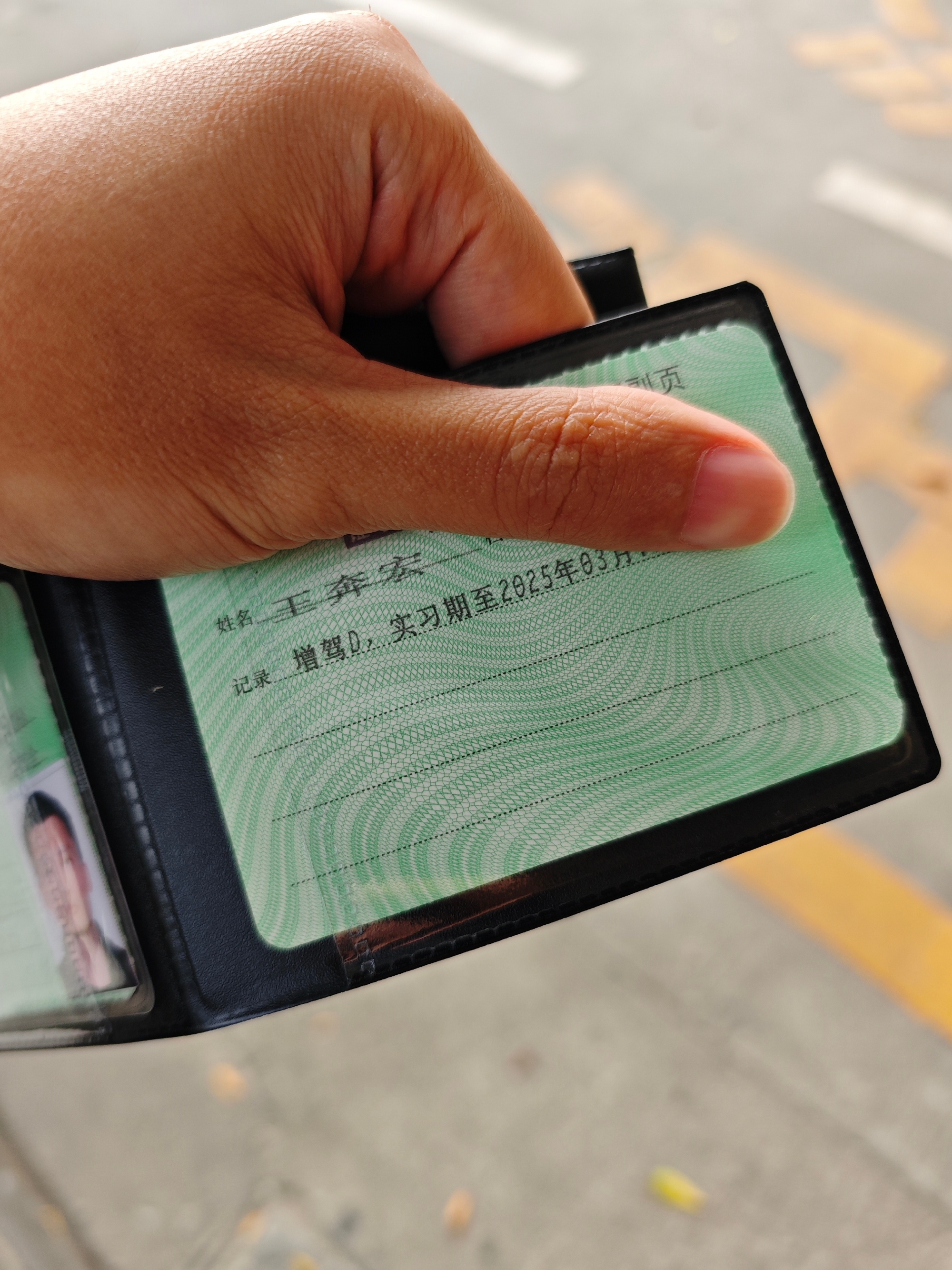 最近机摩托车视频看得比较多，很想搞一台来玩玩，尤其喜欢这个张雪的500RR，我刚