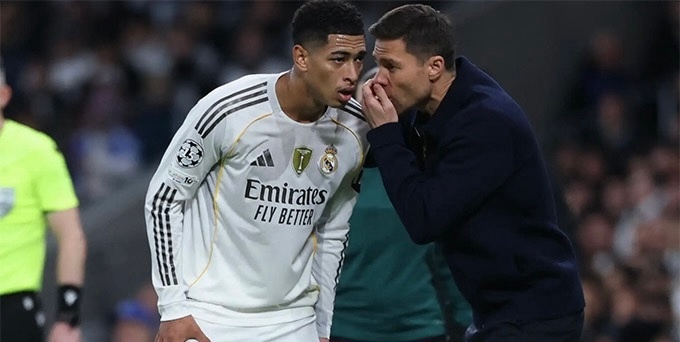 皇马在欧冠中主场1比2负于曼城后，陷入更深的危机，而英格兰中场贝林厄姆也和队友一