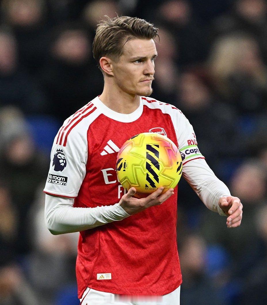 厄德高表示：“我们甚至在圣诞节和节礼日都坚持训练，只为备战今天的比赛。我个人非常