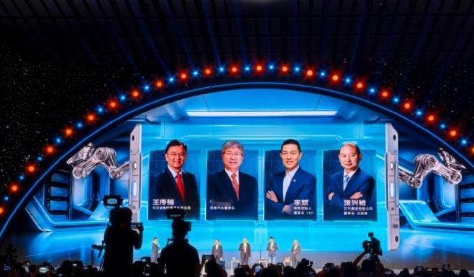 奇瑞董事长3句话回应最强对手，格局拉满

9月6日晚，中科大“青春华章”活动现场