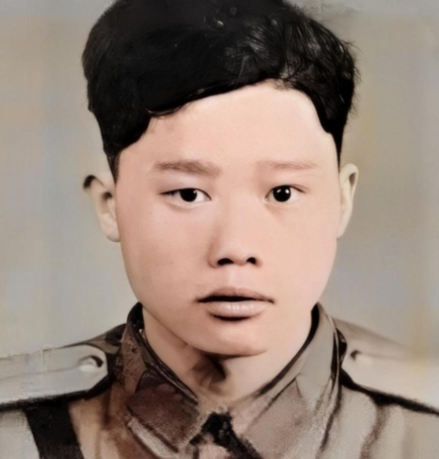 1951年1月28日，志愿军战士潘天炎因为生理需要去附近的草丛解决，却意外发现阵