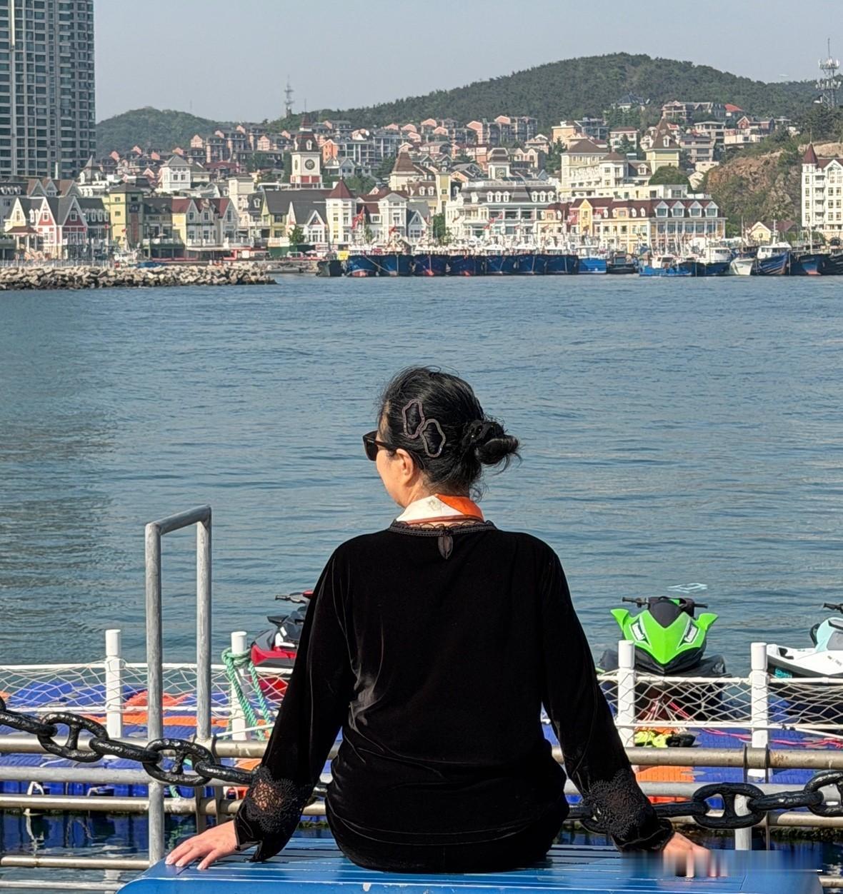 9月份快过完了，东北人的噩梦就正式开始了：
​1、天冷了，该买换季的衣服了，羽绒