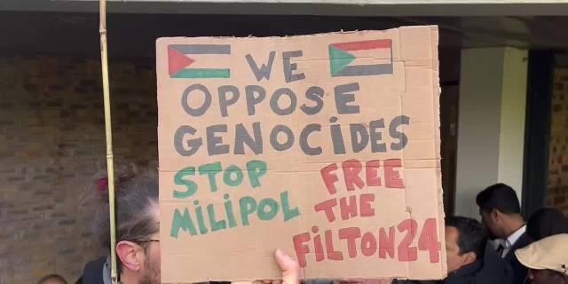 【"以色列是刽子手，Milipol是种族灭绝帮凶"：巴黎防务展前爆发抗议，数十家