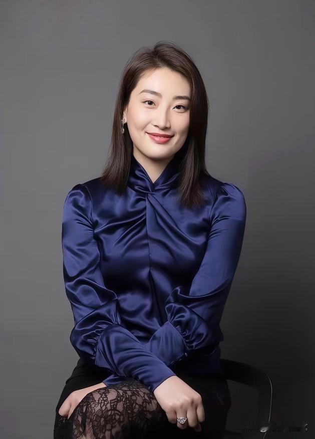 1994年出生、现年31岁的许思敏，接替宗馥莉出任娃哈哈新任总经理。

年轻管理