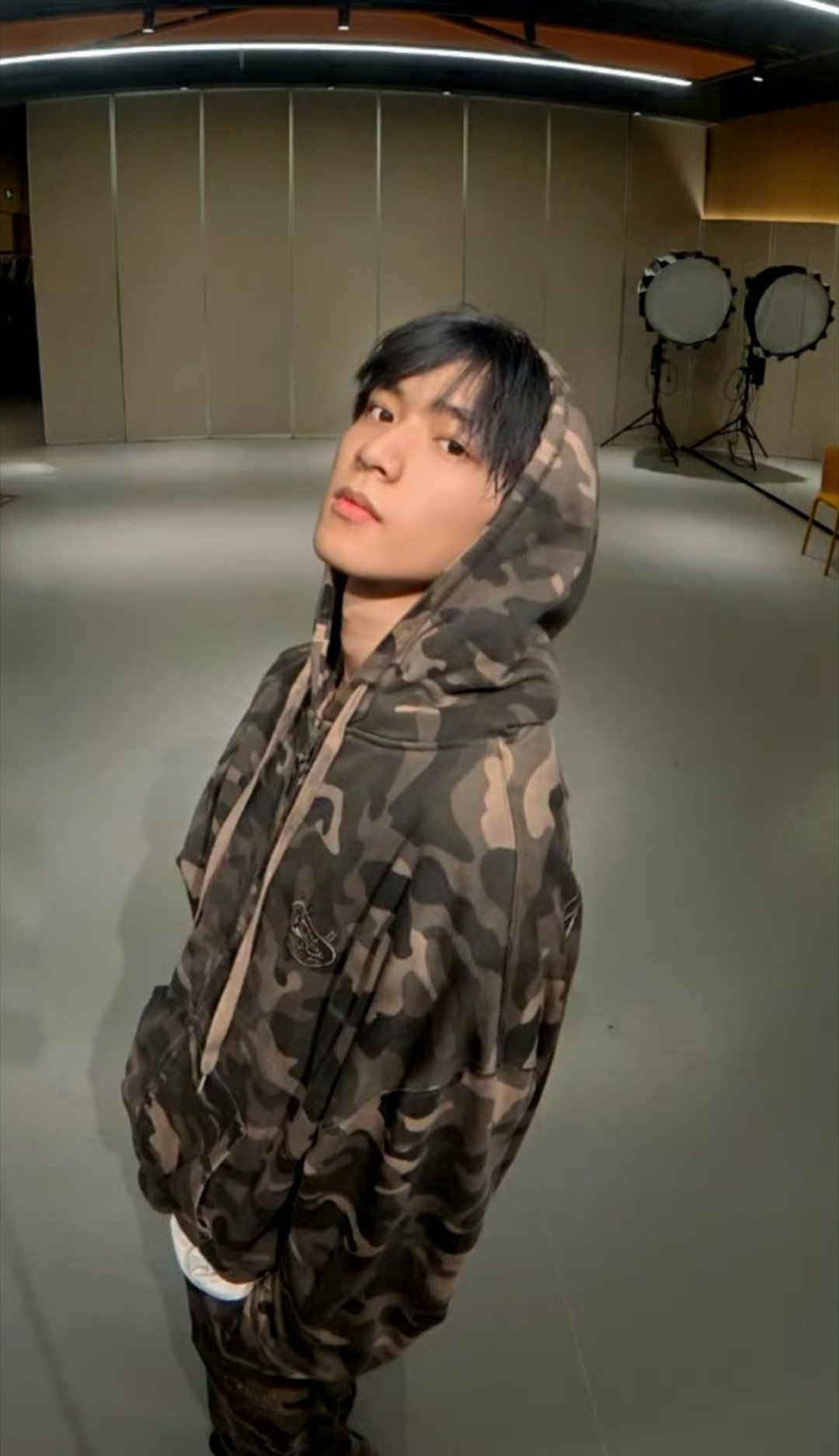 哦~蚊子视角的刘耀文 有点意思 期待新歌～ 