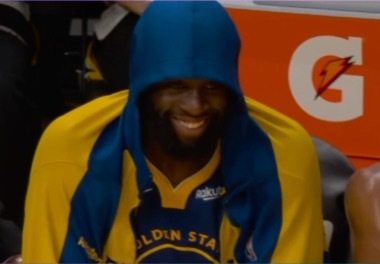 你看他笑的多开心 