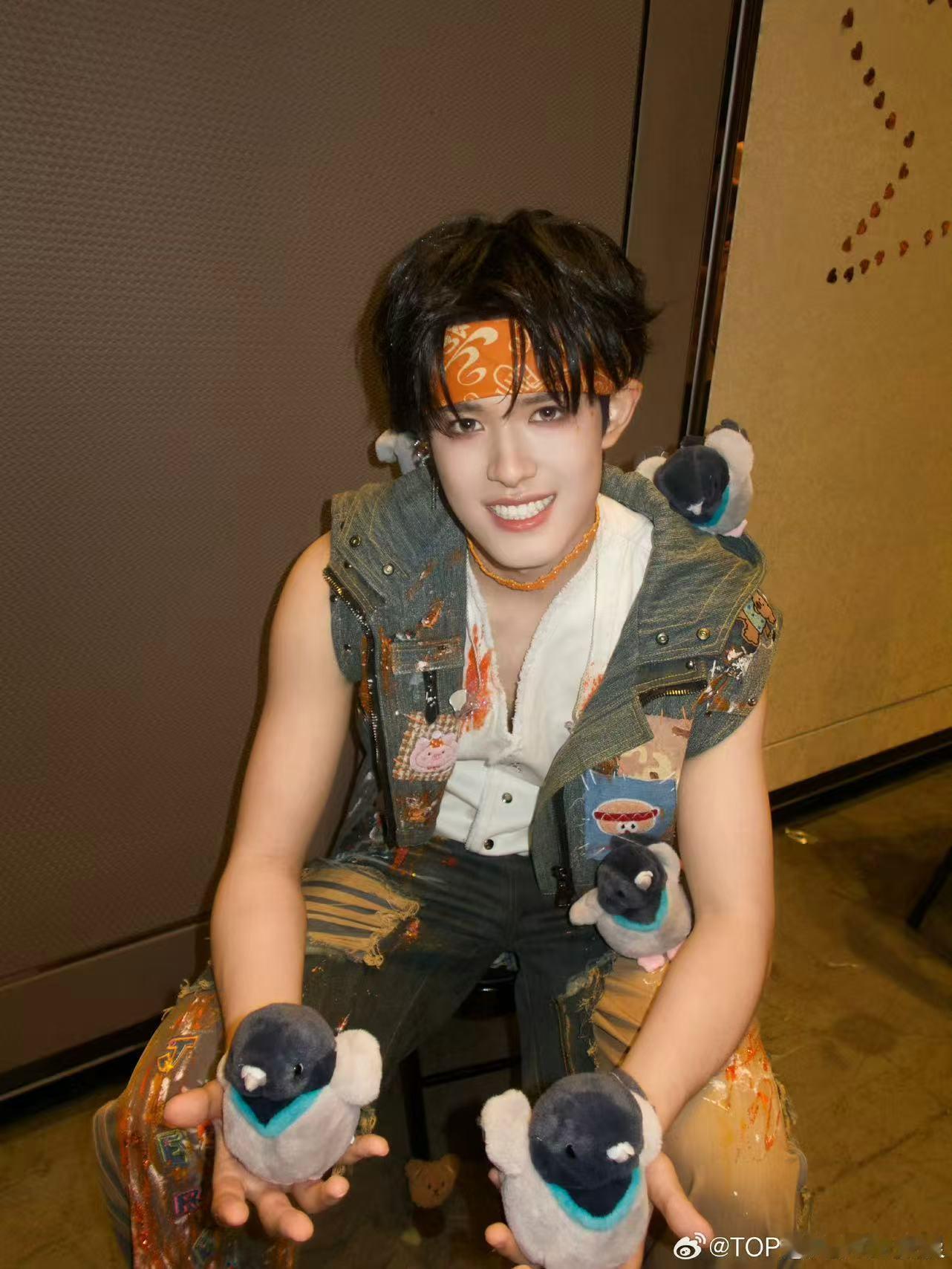 张极萌之张极呲牙笑张极呲牙笑，萌之， 