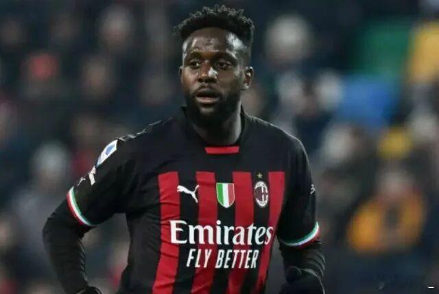 AC米兰与奥里吉解约▼AC米兰官方确认，与30岁的比利时前锋奥里吉解约。奥里吉2