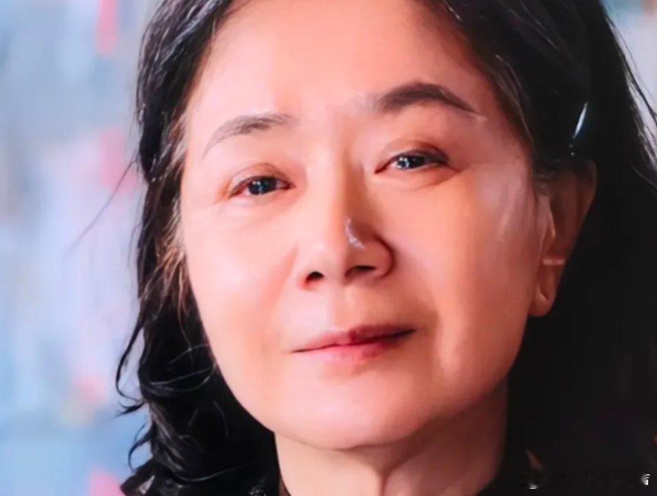 《利剑玫瑰》的反转如利刃穿心，章阿姨到死都未曾知晓，让她苦恨二十余年的罪魁祸首，