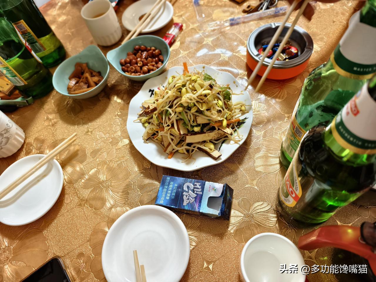 夏日生活打卡季 结束一天的劳累工作，山西偏关猫姐最解乏的方式当然是喝酒，而且必须