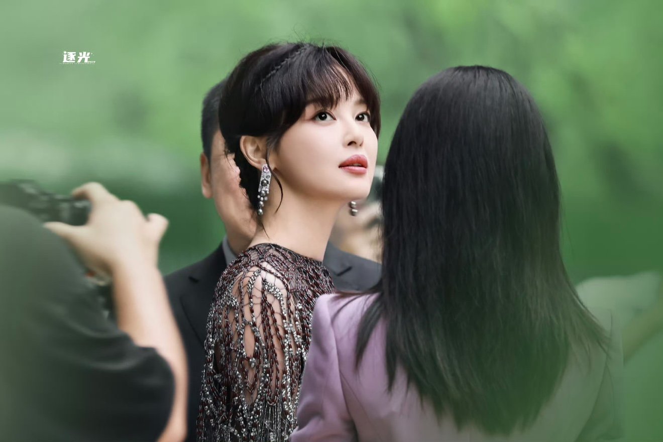 辛芷蕾流苏高定辛芷蕾影响世界华人盛典造型妈咪来的