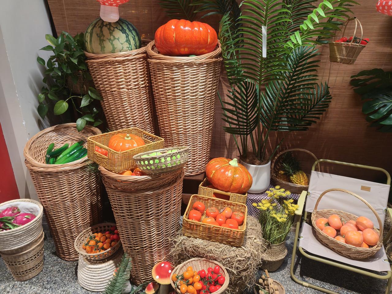 生活没有标准答案，别总盯着别人的轨迹焦虑。你不必成为光芒万丈的人，只要守住内心的