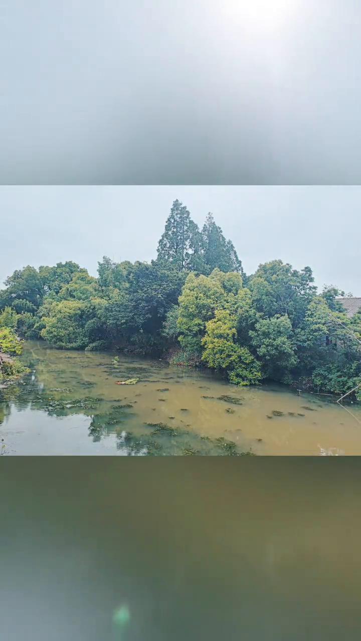 我们去旅行，实现曾经约定。要看很多的风景，记录你美丽心情。我们去旅行，总有浪漫上