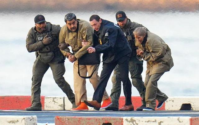 特朗普声东击西，真正目标不是夺岛，要绑架“伊朗马杜罗”？
特朗普声东击西，真正目