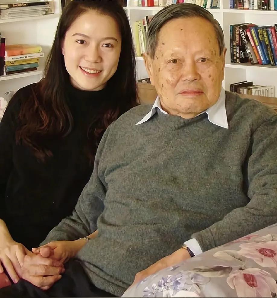 我觉得翁帆会再婚，

不是因为她没有生孩子，也不是因为她没有人养老，而是因为她快