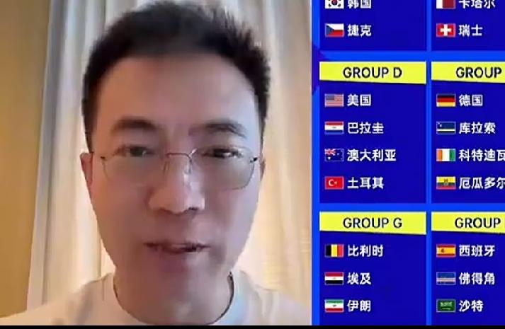 “意大利万岁”至今难忘黄健翔那声嘶力竭又让人动情的呐喊。
一个意大利足球的顶礼膜