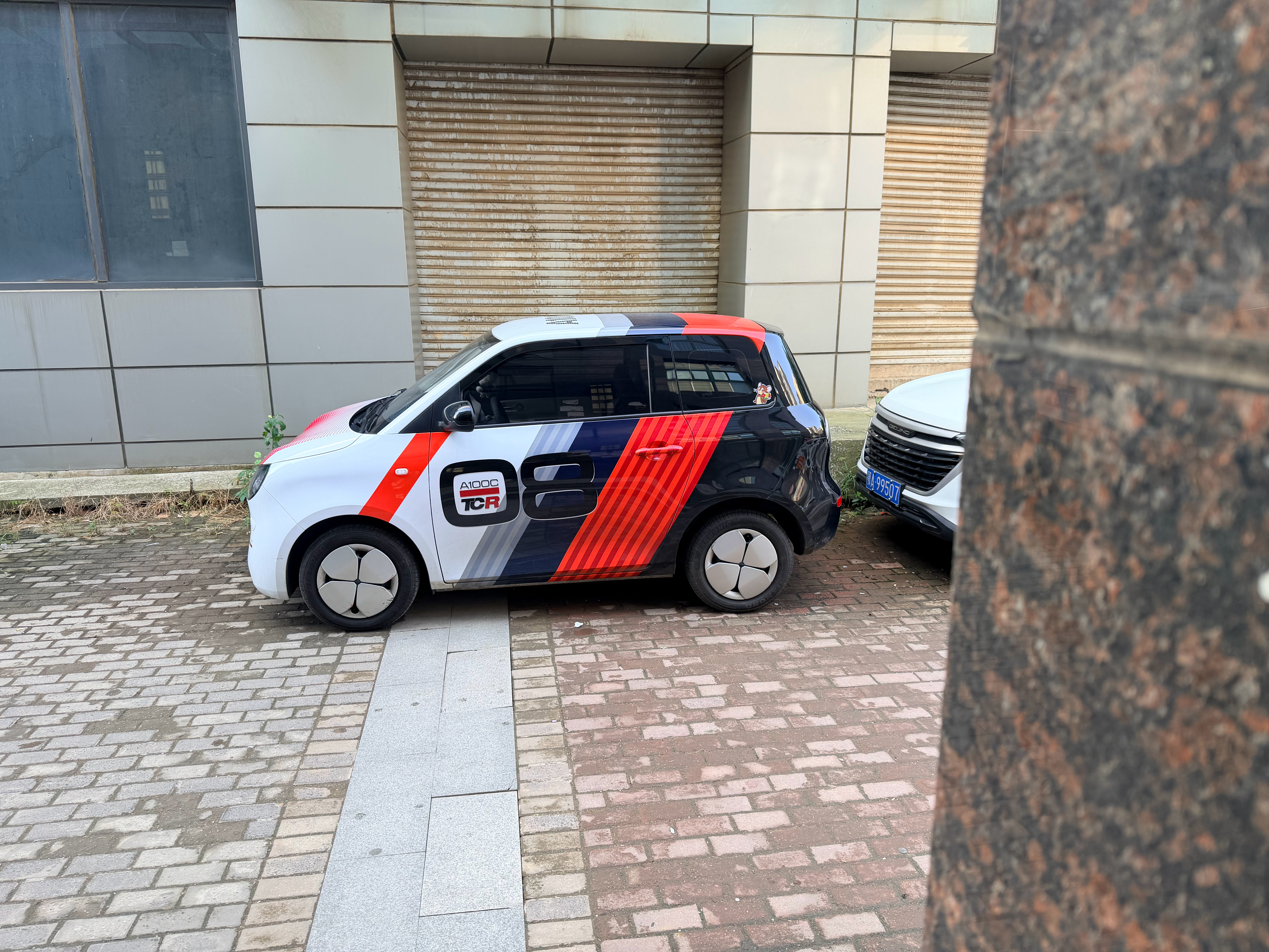 开蹦豆子车A100C，去机场42km，用时38分钟，激情飙车，花了1/4电，充满