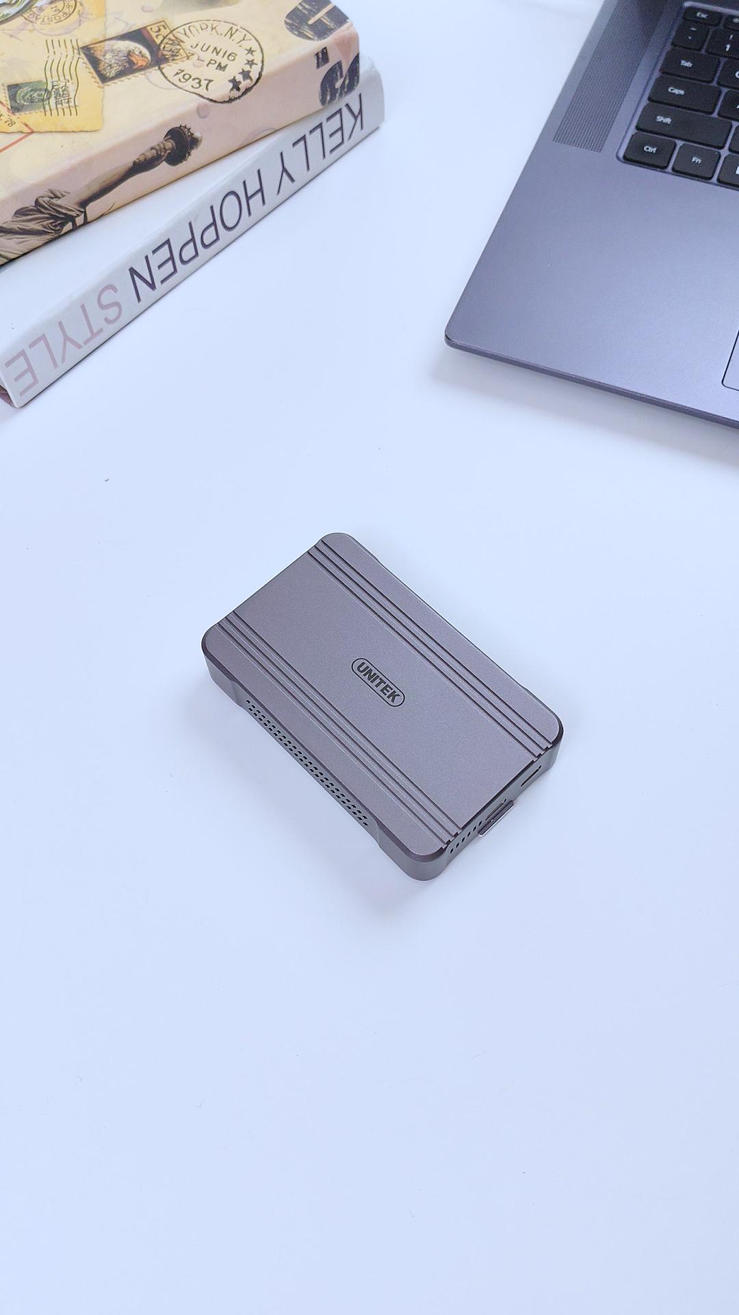摄影师/创作者，外拍效率神器！
🚀【优越者读卡器硬盘盒】
✅ 40Gbps大带