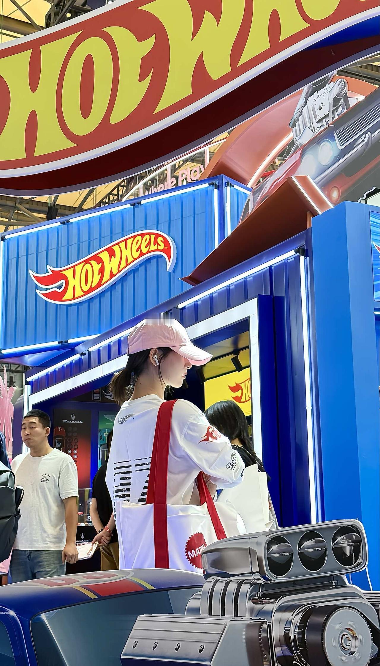 严肃打卡风火轮展位！
风火轮
