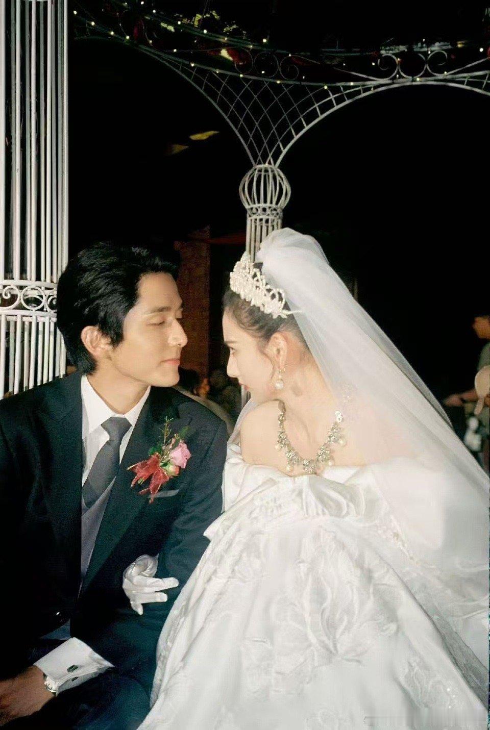 薛昊婧镜头下的郑恺陈靖可 薛昊婧用胶片记录《重影》片场，郑恺与陈靖可的瞬间被她捕