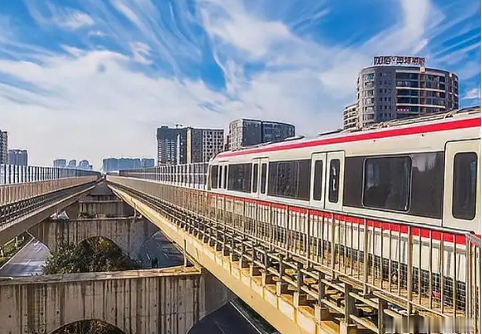 你见过地铁转地上轻轨吗？
                    微头条
青岛地