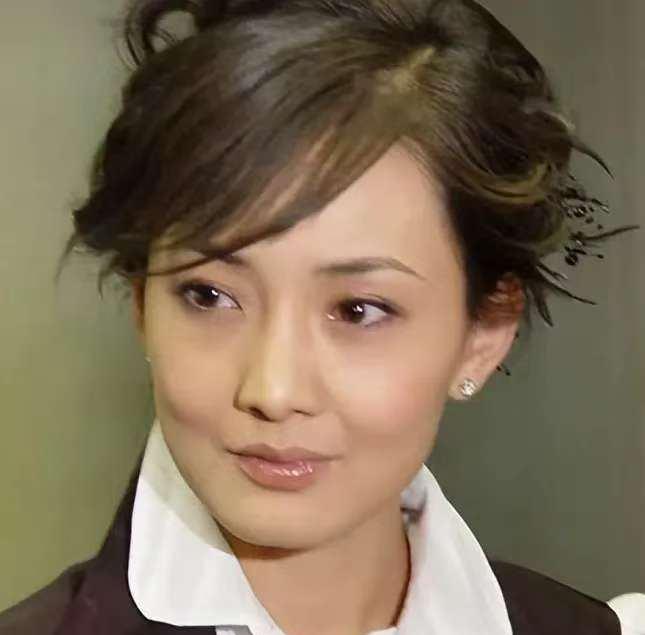 2007年，牛莉生下一女，在一次吵架的过程中，她怒气冲冲地问老公刘亚东：“你比我