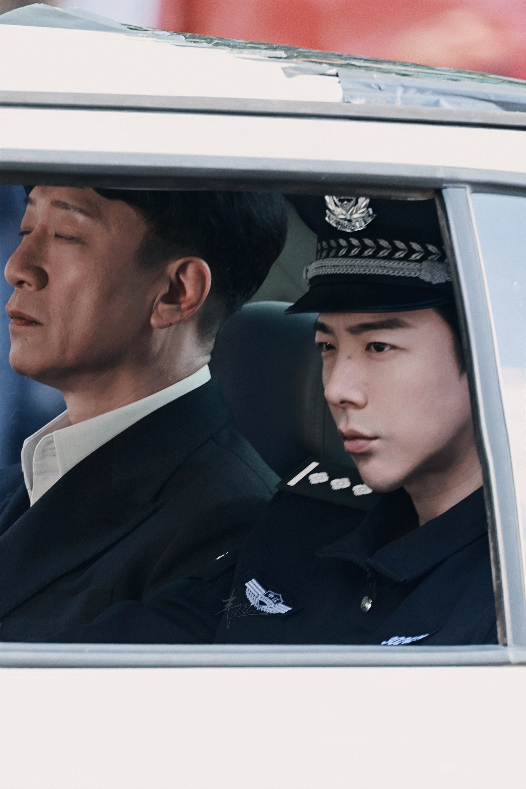 原原警官你有两幅面孔！ ​​​