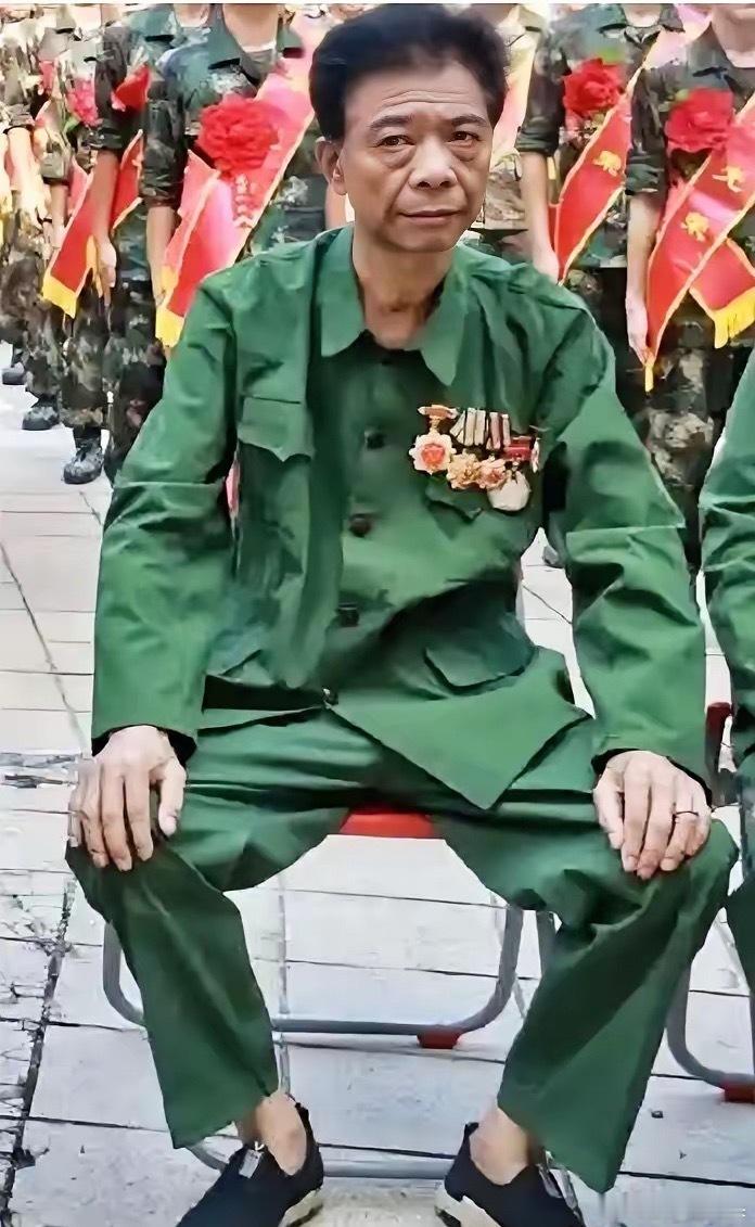 中央军委授予的“一级战斗英雄”何相孟，1955年出生，广东乐昌人，1973年入伍