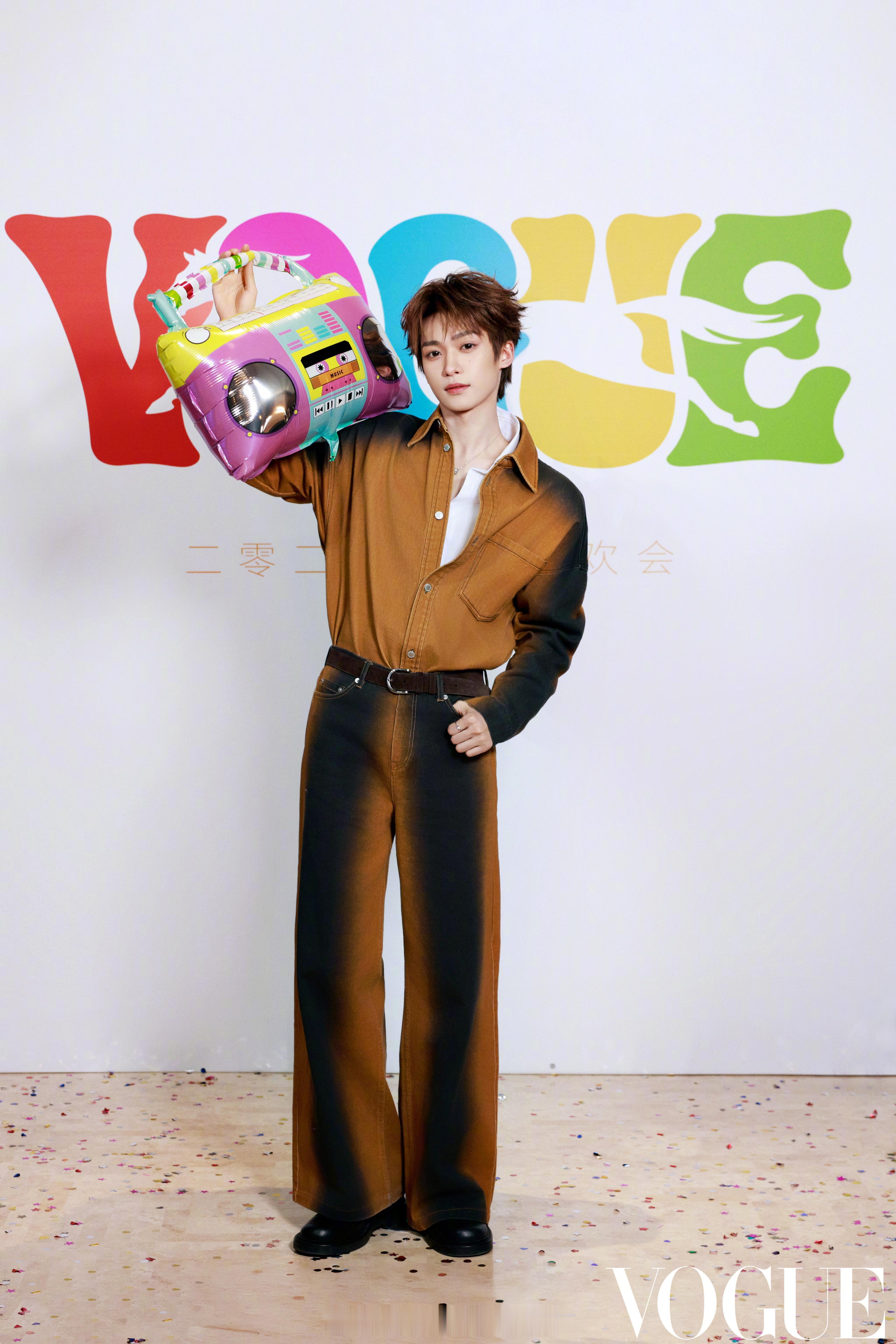 vogue年会返图，辛芷蕾梓渝双压轴梓渝参加VOGUE年会VOGUE年会 刘冲发