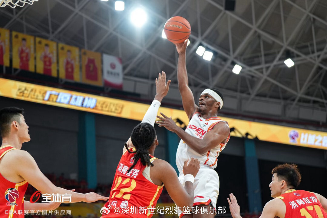 广厦男篮vs深圳男篮 85-92，缺少“小孩哥”史密斯的深圳马可波罗，拼到最后一