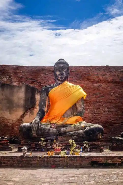 谁能想到，把泰国66岁皇家寺庙住持拉下马的，是个当过啦啦队校花的47岁单亲妈妈。
