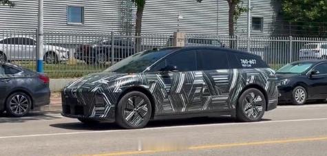 理想第二款纯电 SUV i6 新谍照曝光，沿袭 i8 设计，五座定位，预计 9 