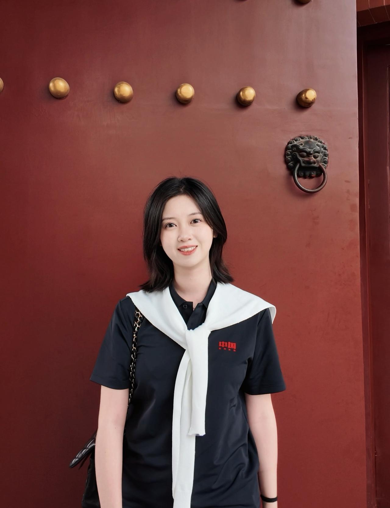 前几天换季整理衣柜，翻出压箱底的旧衣服，才发现鸿星尔克居然陪我从校服时代穿到了职