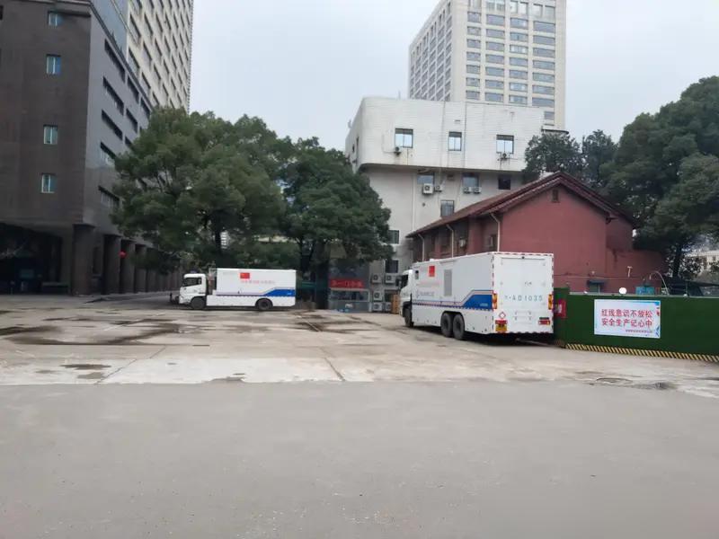 湘雅二医院8亿工程招标这事儿，简直是离谱他妈给离谱开门——离谱到家了！

我关注